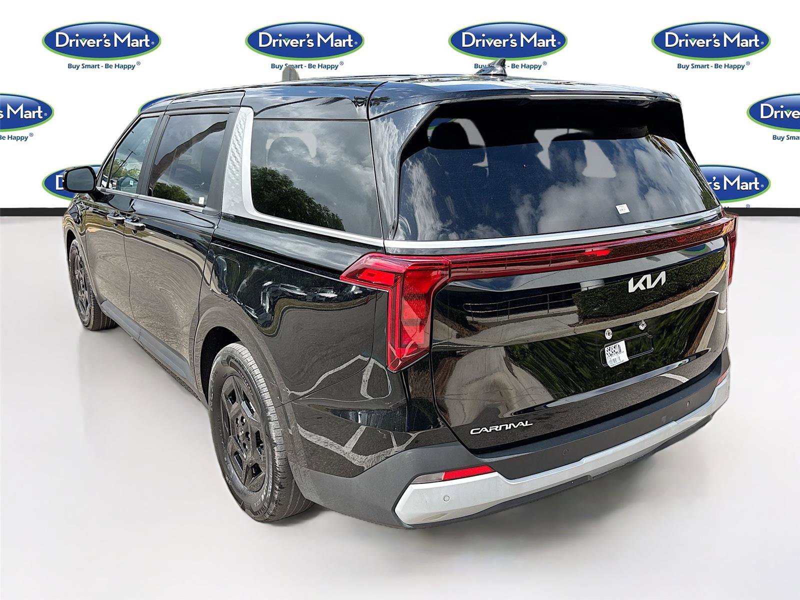 Used 2025 Kia Carnival FWD image 5