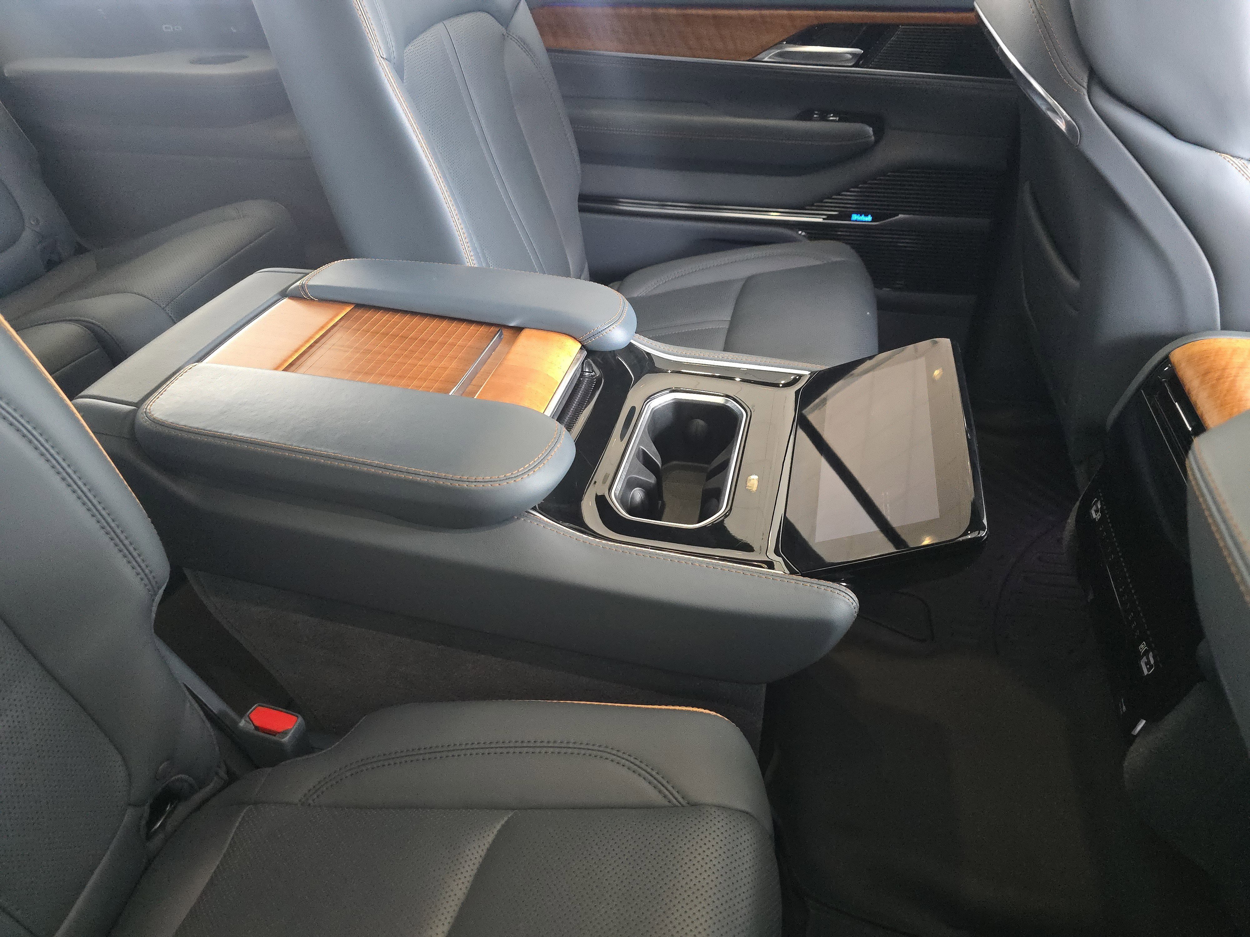 Used 2022 Jeep Grand Wagoneer Series II w/ Convenience Group III image 26