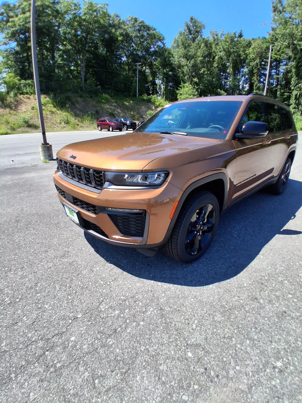 New 2026 Jeep Grand Cherokee L Limited w/ Limited Altitude Package AWD/4WD image 7