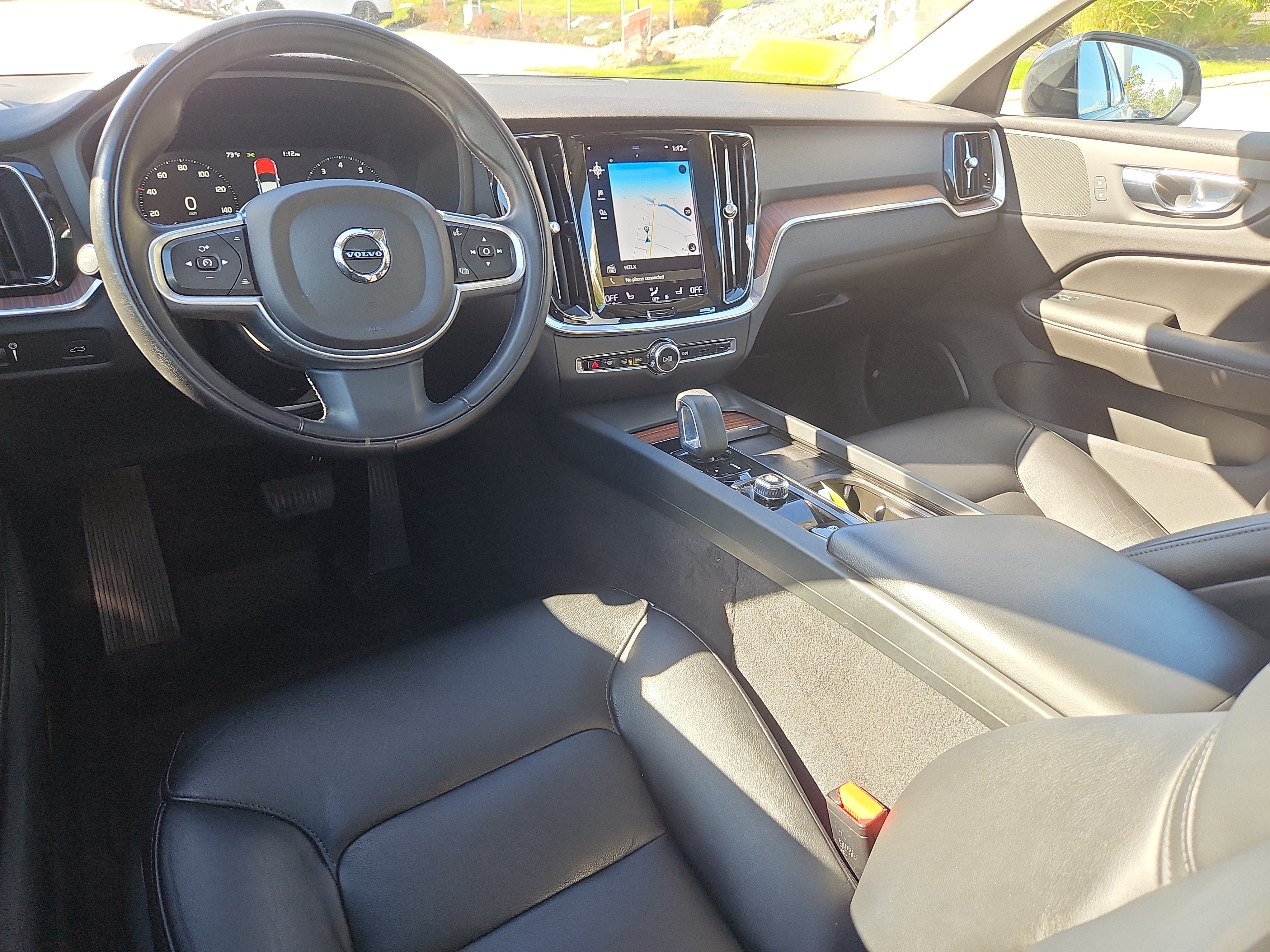 Used 2022 Volvo S60 B5 Momentum w/ Premium Package FWD image 3