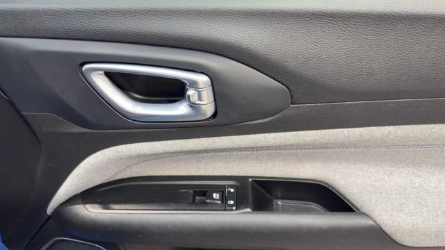 Used 2022 Jeep Compass Latitude FWD image 15