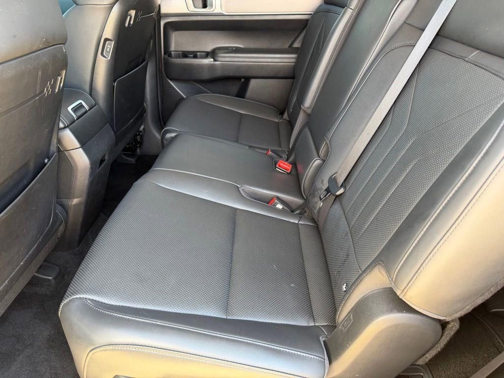 Used 2025 Hyundai Santa Fe SEL w/ Tow & Go Package FWD image 11