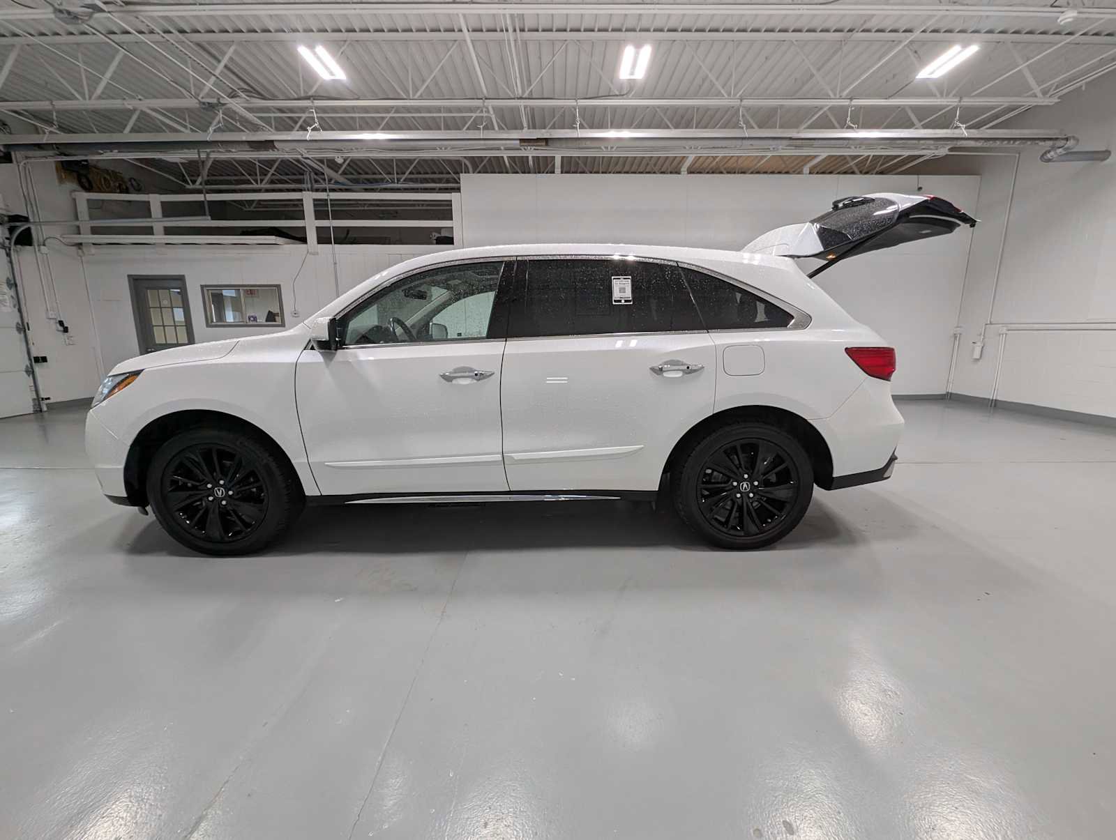 Used 2020 Acura MDX SH-AWD w/ Technology Package image 12