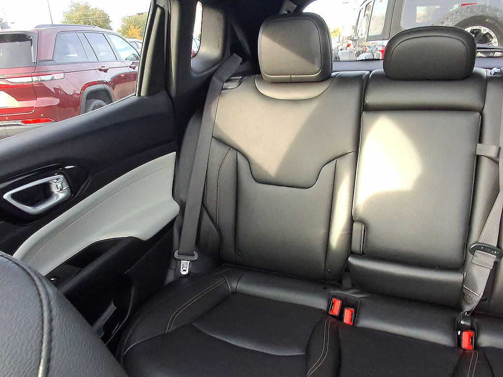 Used 2024 Jeep Compass Limited w/ Sun and Sound Group AWD/4WD image 12