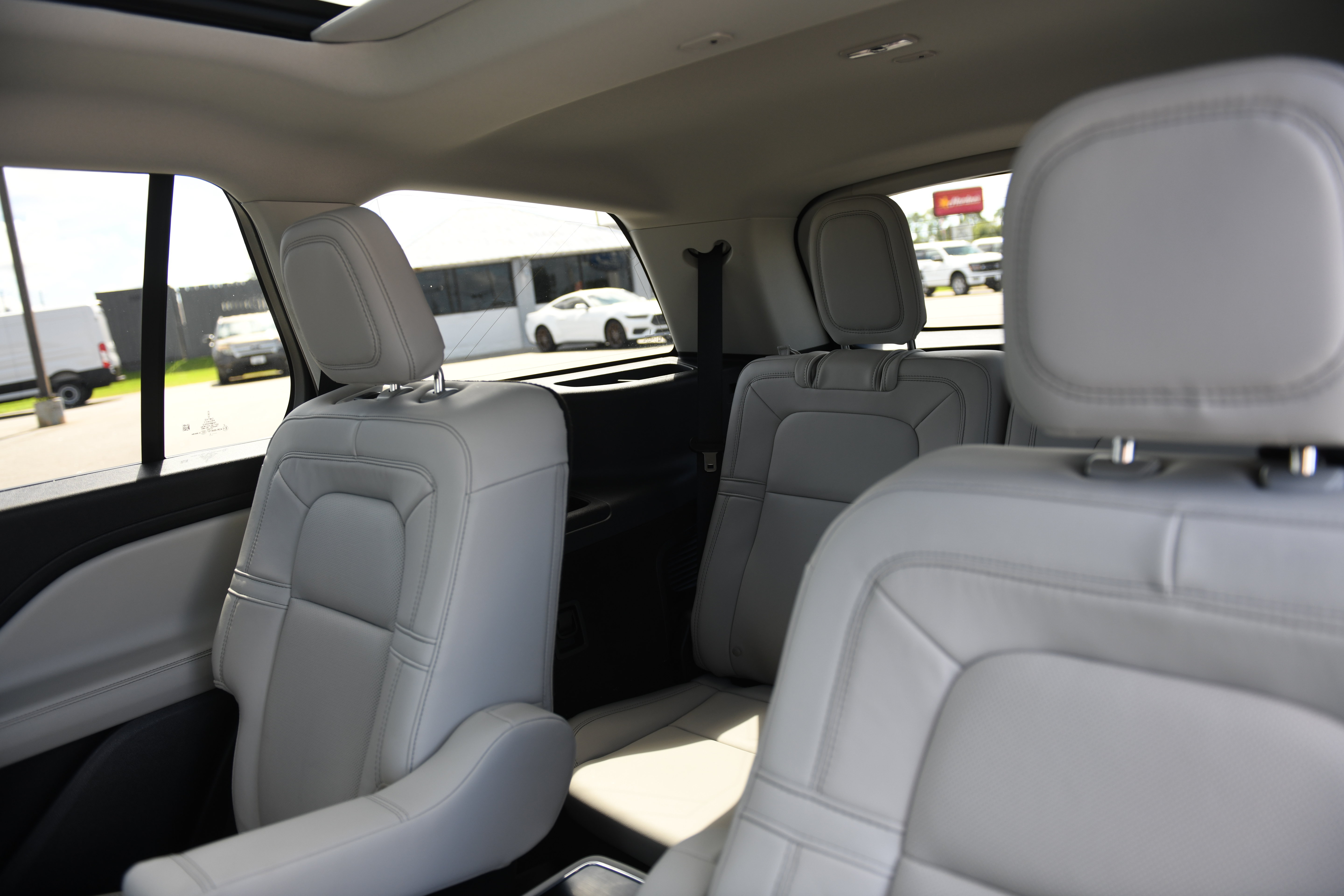 Used 2025 Lincoln Aviator Reserve w/ Jet Appearance Package RWD image 17