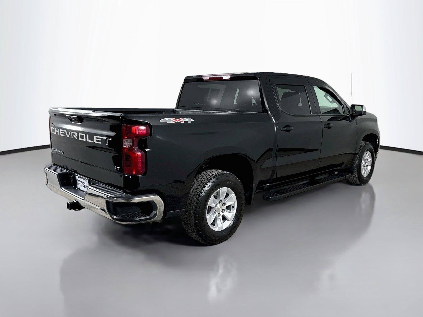 Used 2023 Chevrolet Silverado 1500 LT AWD/4WD image 12