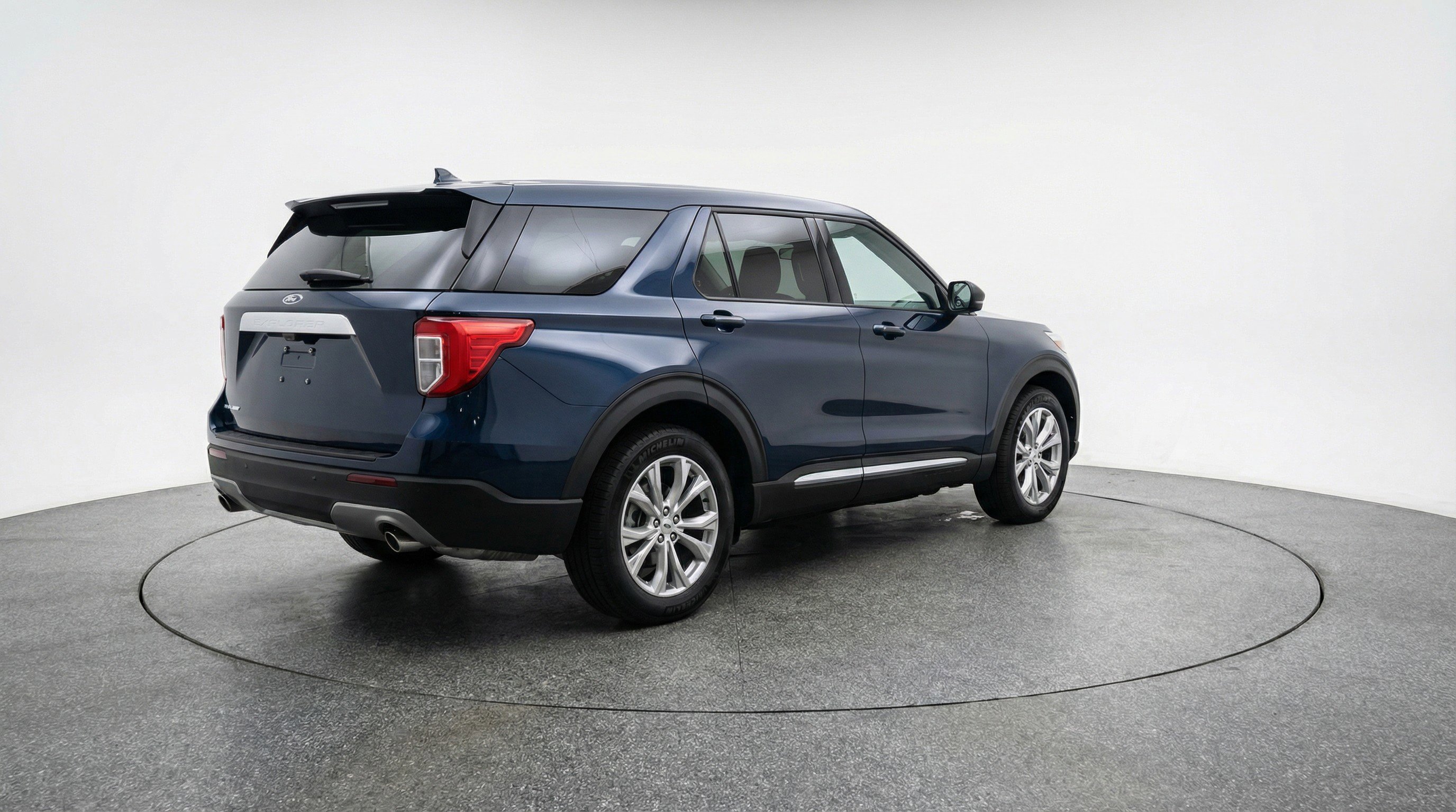 Used 2024 Ford Explorer Limited AWD/4WD image 9