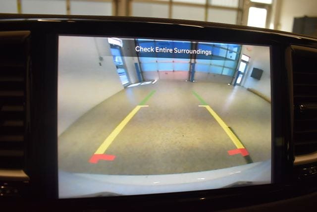Used 2024 Chrysler Pacifica Touring-L FWD image 24