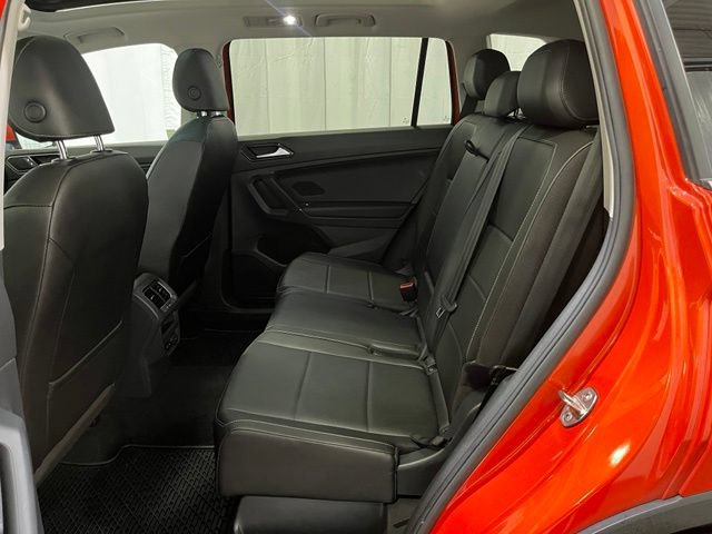 Used 2018 Volkswagen Tiguan SEL AWD/4WD image 11
