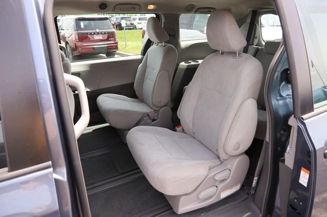 Used 2017 Toyota Sienna L FWD image 7