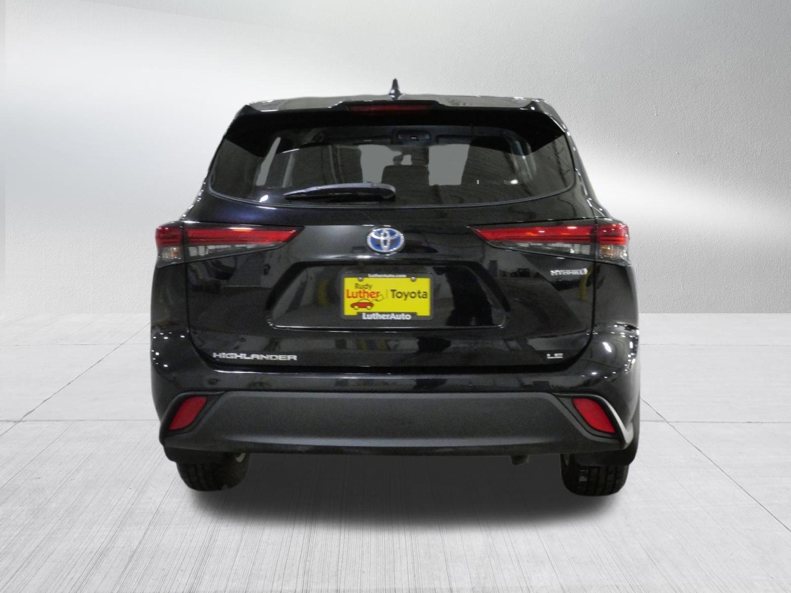 Used 2023 Toyota Highlander LE AWD/4WD image 6