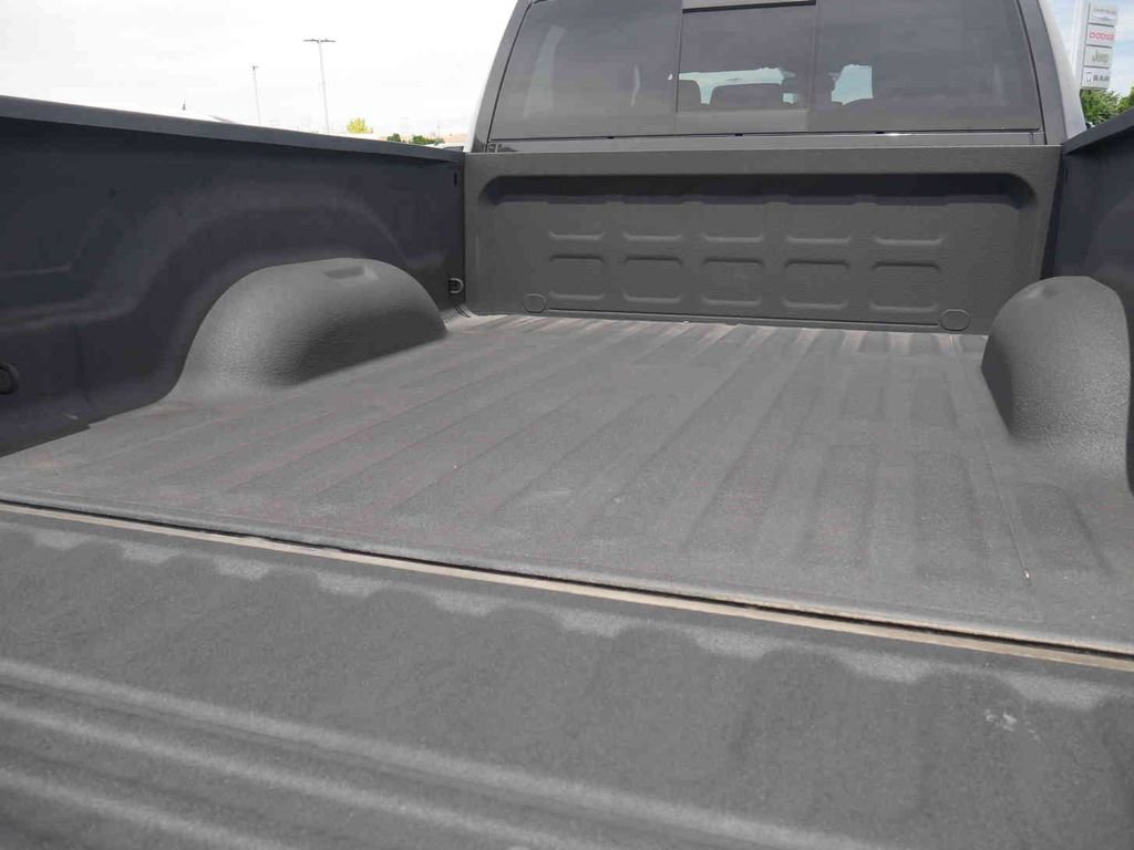 Used 2018 RAM 1500 Laramie w/ Convenience Group AWD/4WD image 9