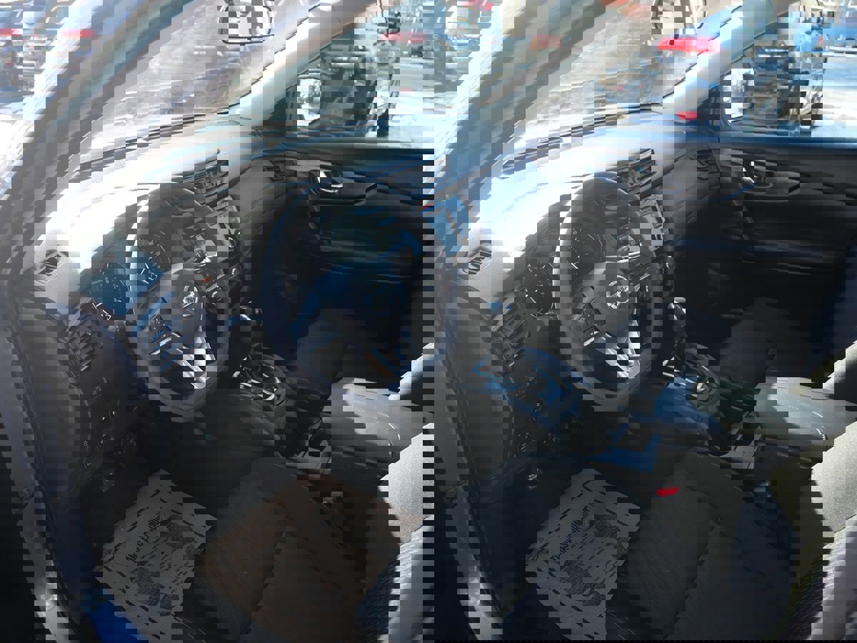 Used 2018 Nissan Rogue S image 9