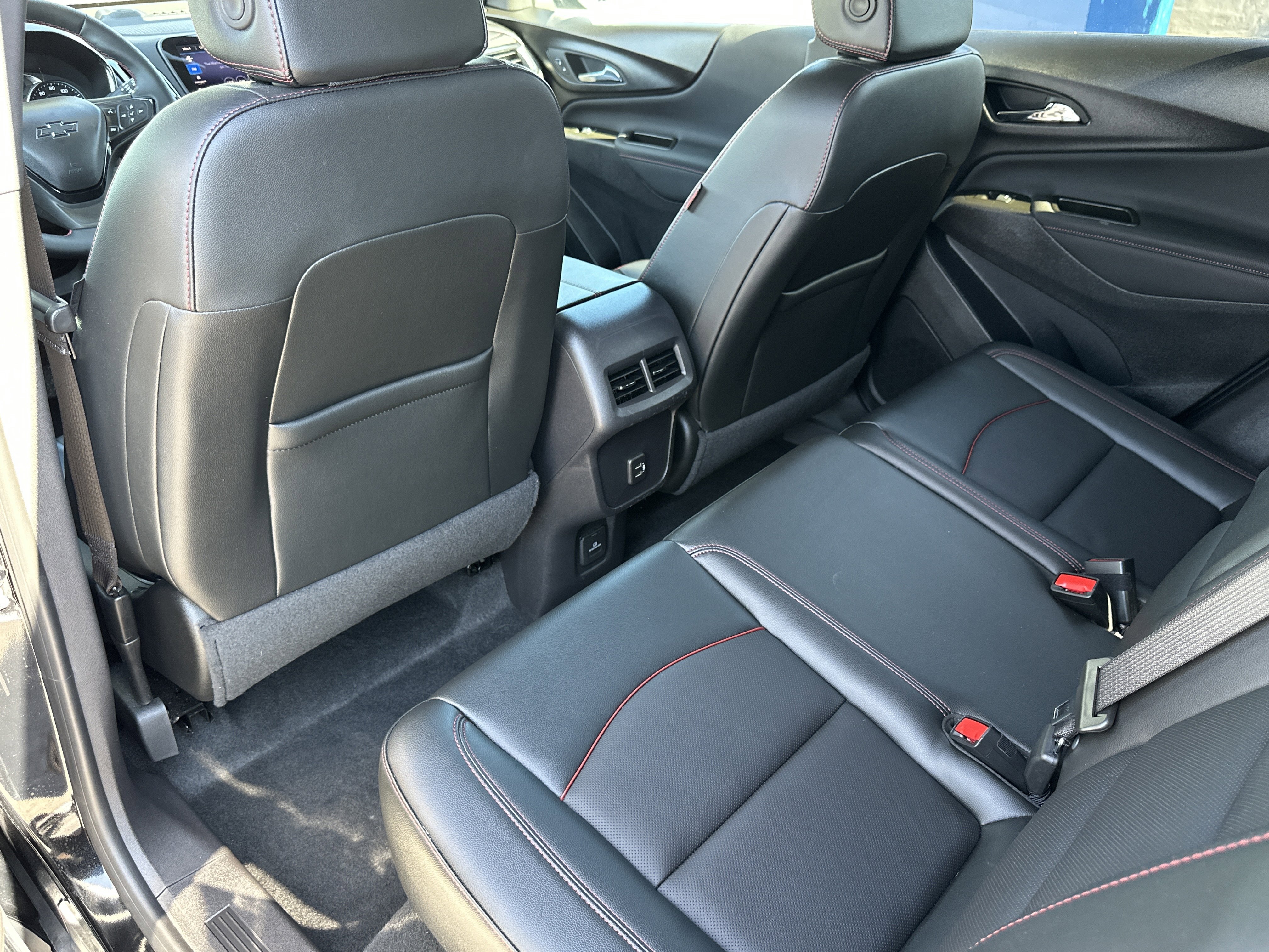 Used 2024 Chevrolet Equinox RS w/ RS Leather Package image 17