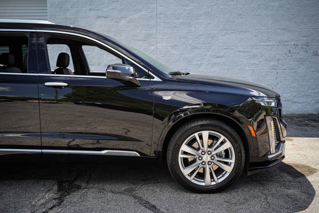 Used 2024 Cadillac XT6 Premium Luxury FWD image 17