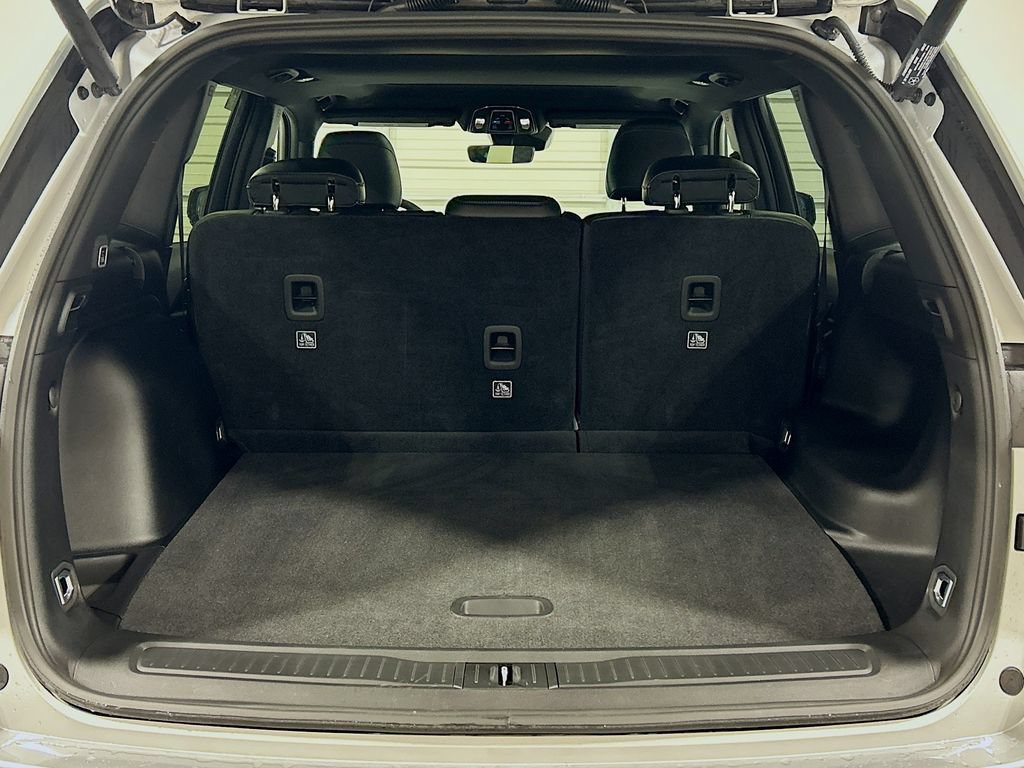 Used 2025 Jeep Grand Cherokee Altitude RWD image 25