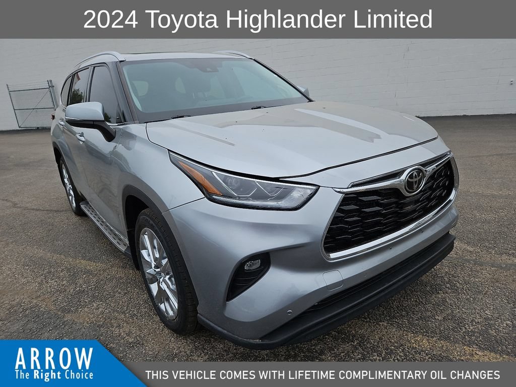 Used 2024 Toyota Highlander Limited FWD image 2