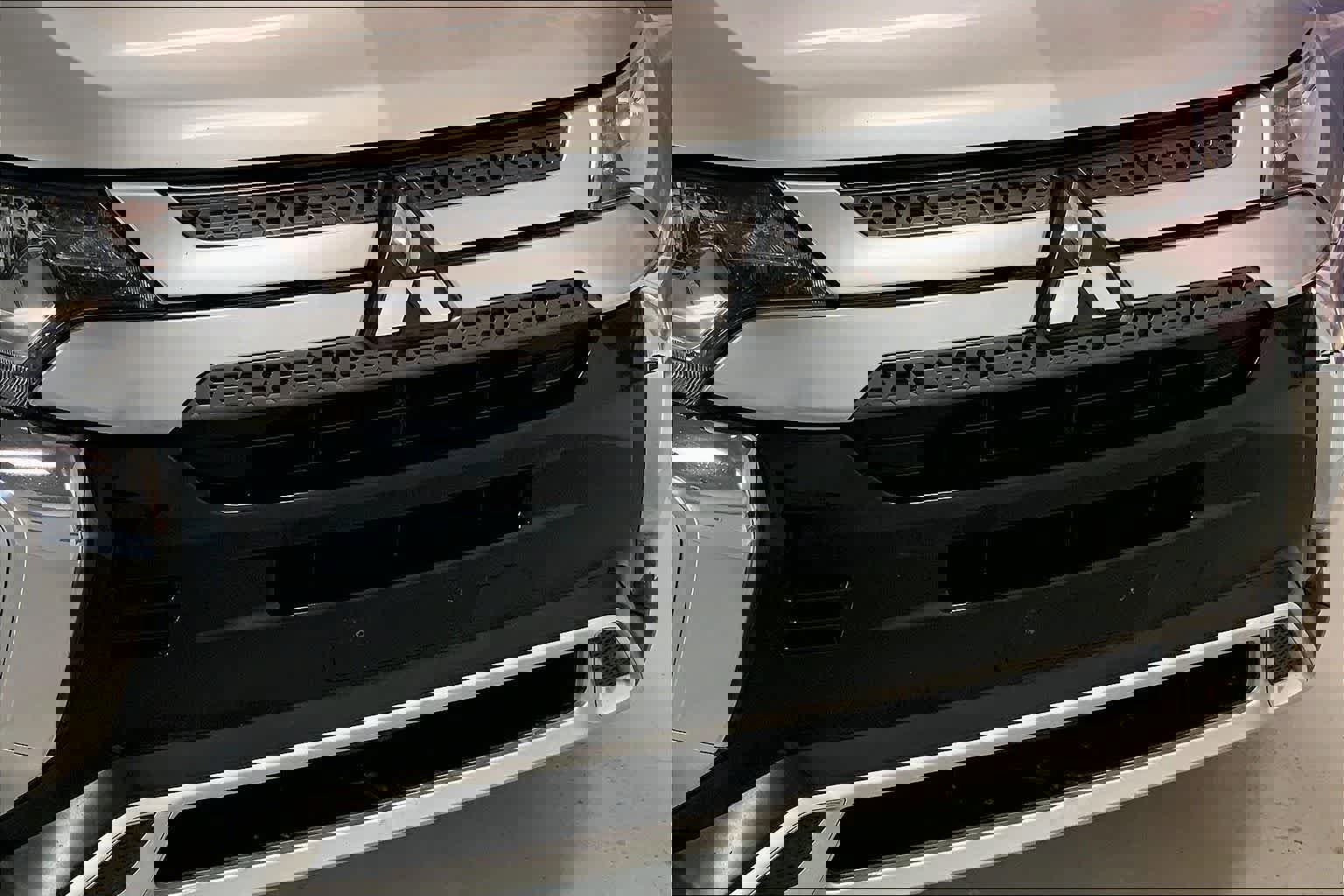 Used 2020 Mitsubishi Outlander ES image 30