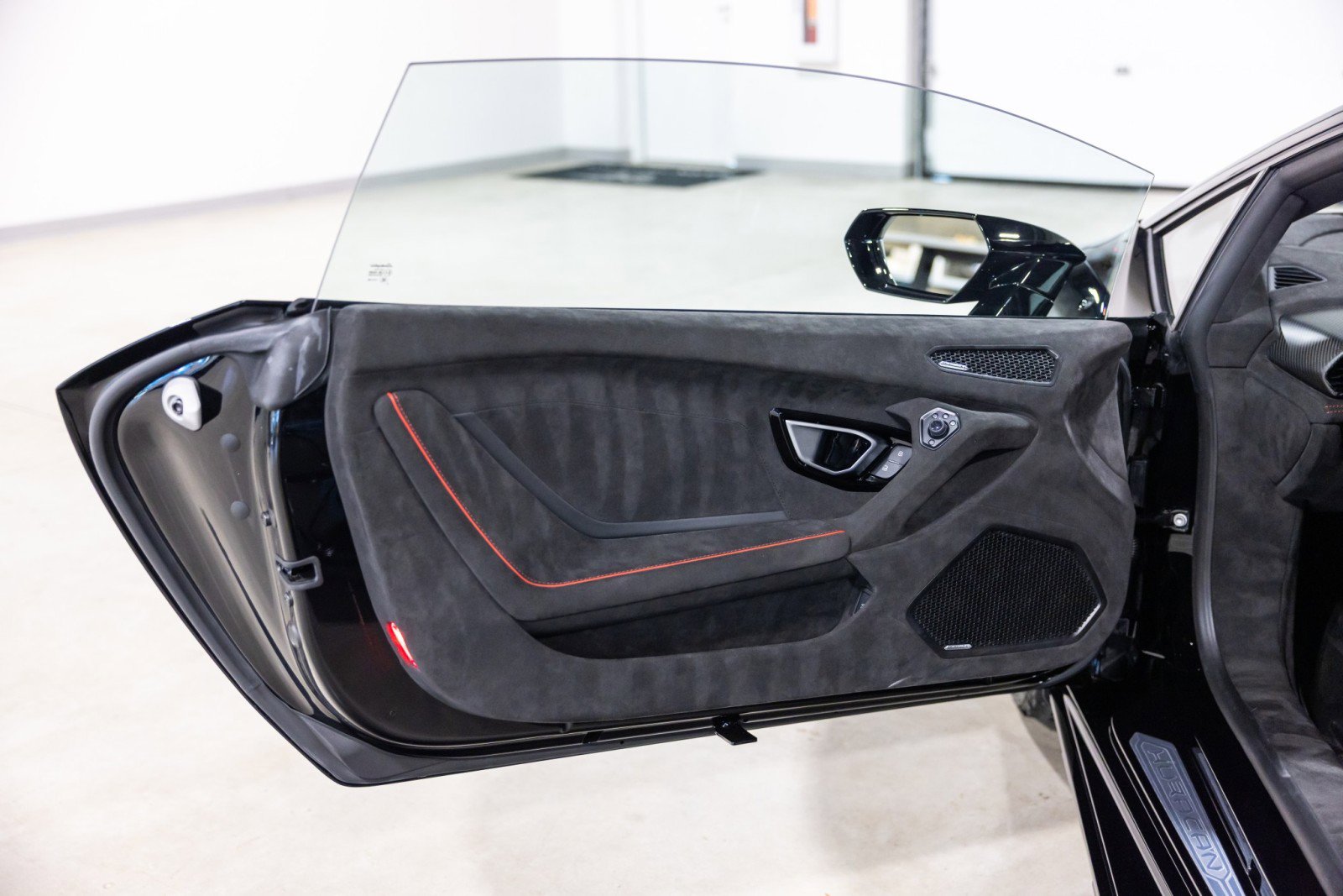 Used 2024 Lamborghini Huracan Sterrato AWD/4WD image 29