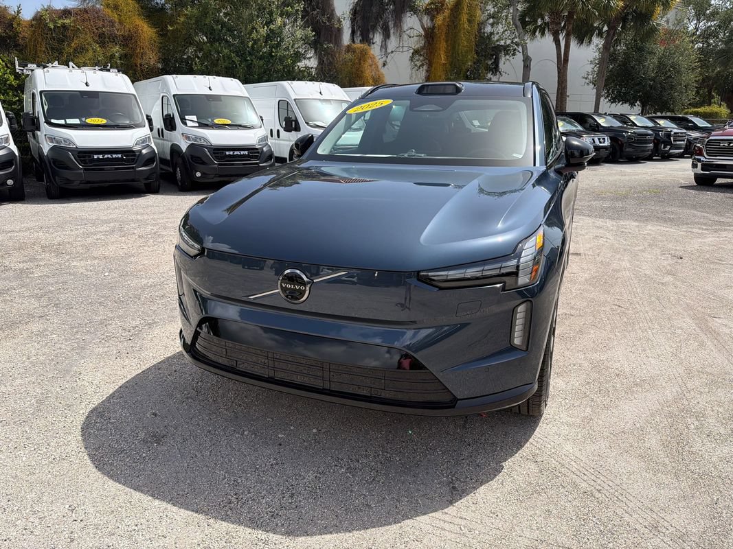 Used 2025 Volvo EX90 Ultra AWD/4WD image 7