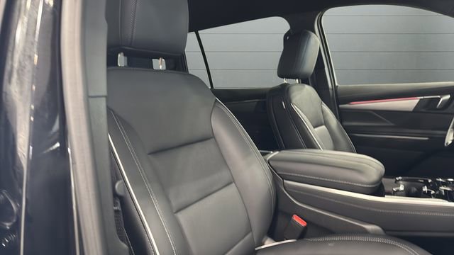 Used 2025 Buick Enclave Preferred AWD/4WD image 33