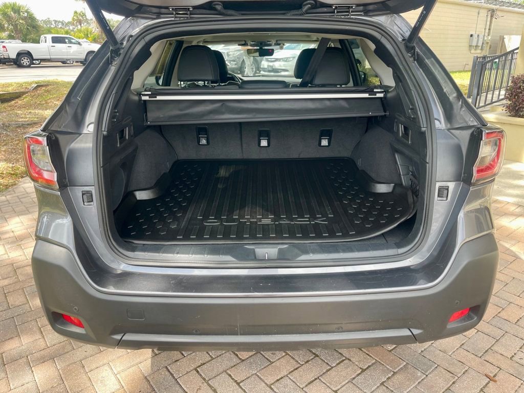 Used 2025 Subaru Outback Onyx Edition image 5