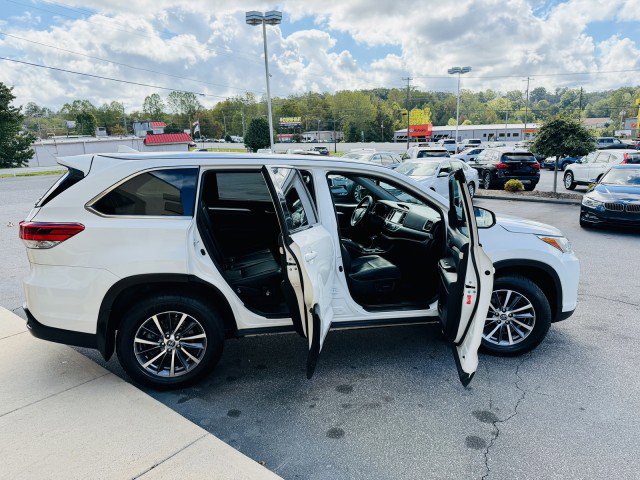 Used 2019 Toyota Highlander XLE image 21