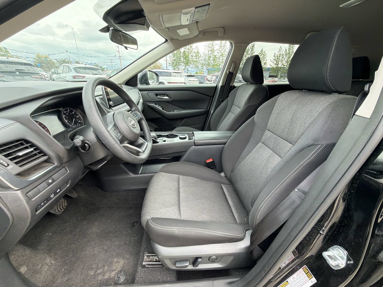 Used 2024 Nissan Rogue SV AWD/4WD image 13