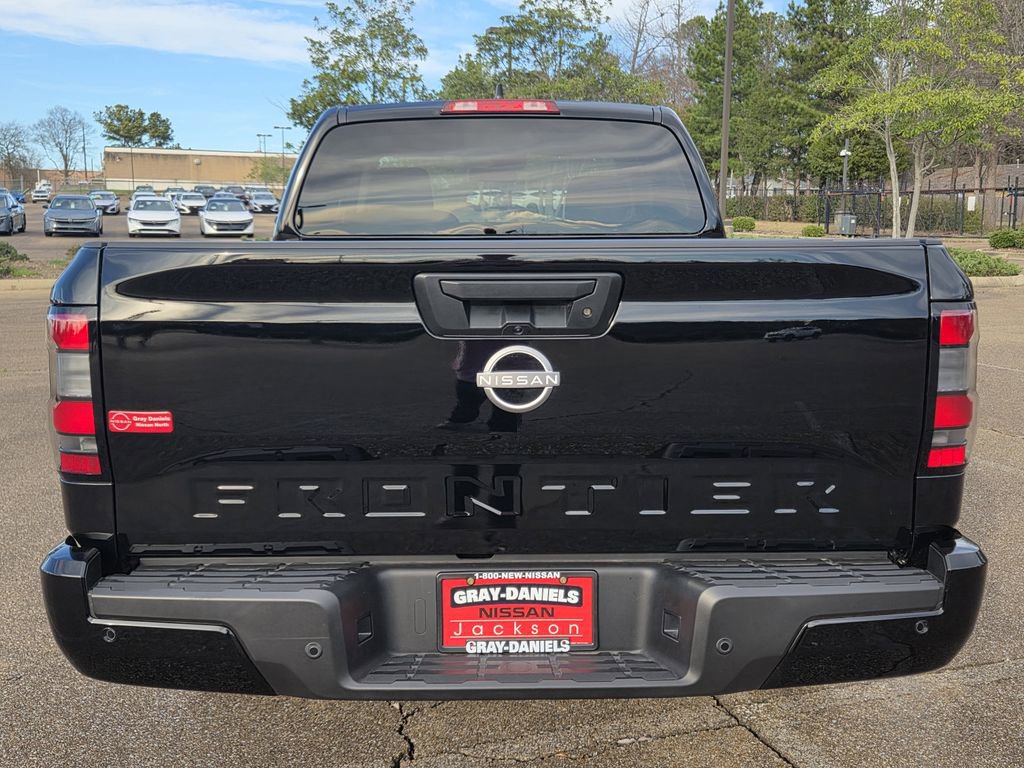 Certified 2025 Nissan Frontier SV image 3