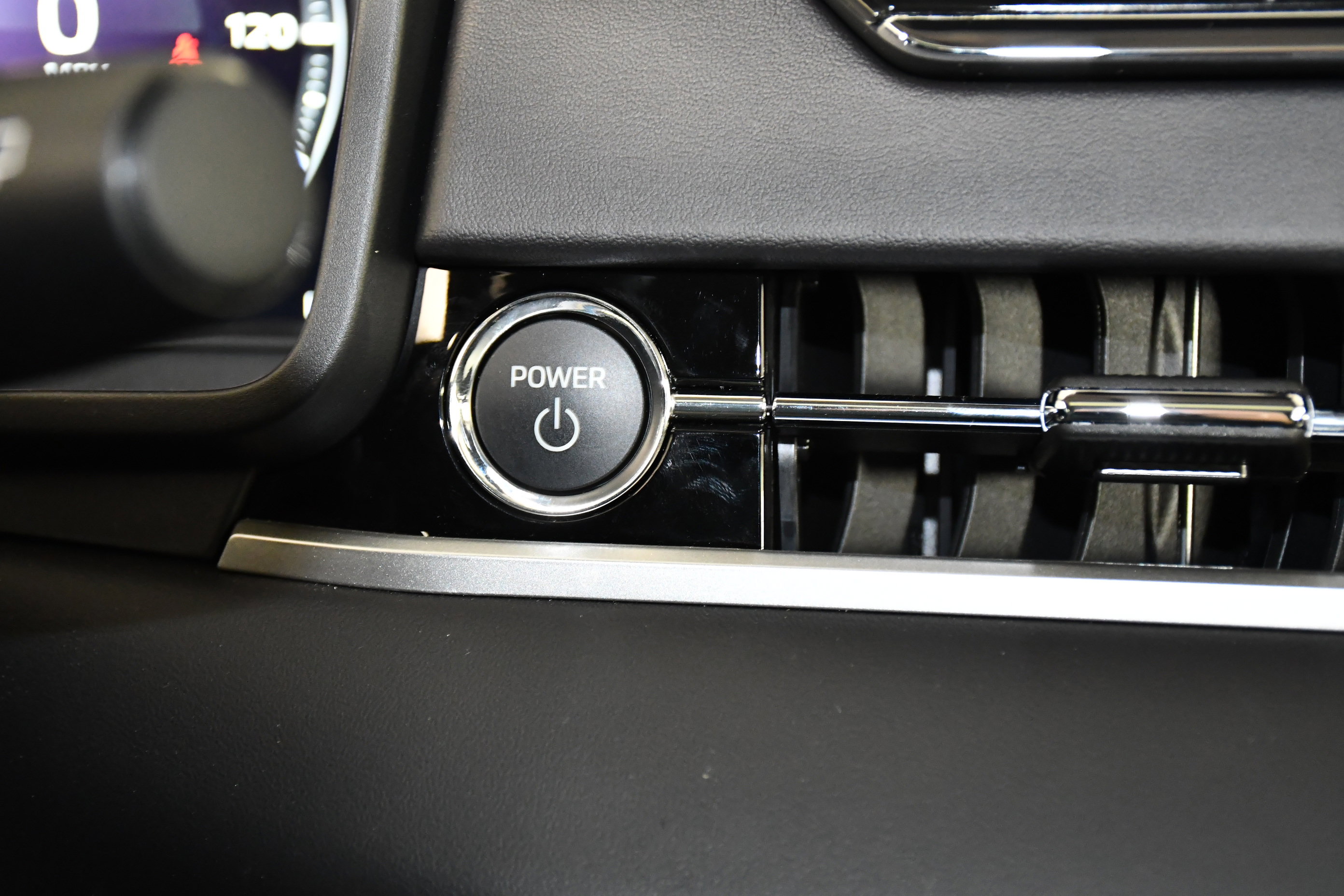 Used 2025 Mitsubishi Outlander SEL image 24