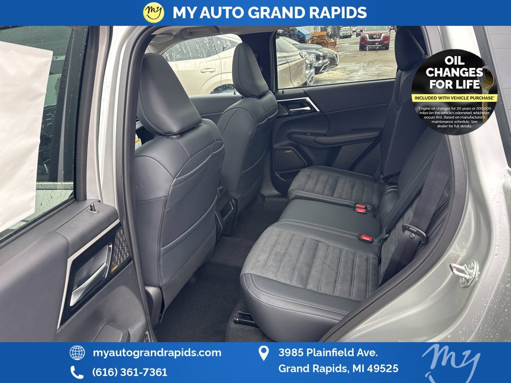 Used 2026 Mitsubishi Outlander SE AWD/4WD image 13