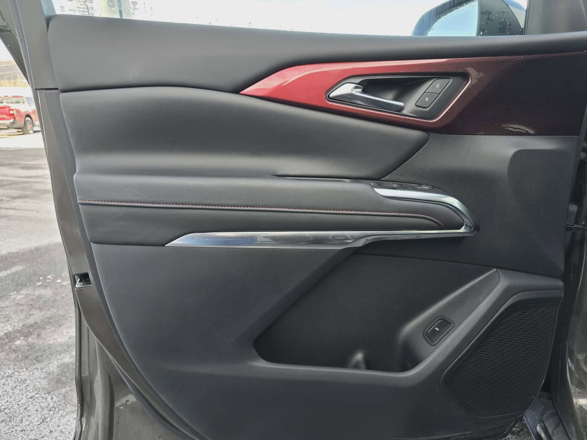 Used 2024 Chevrolet Traverse Z71 image 16