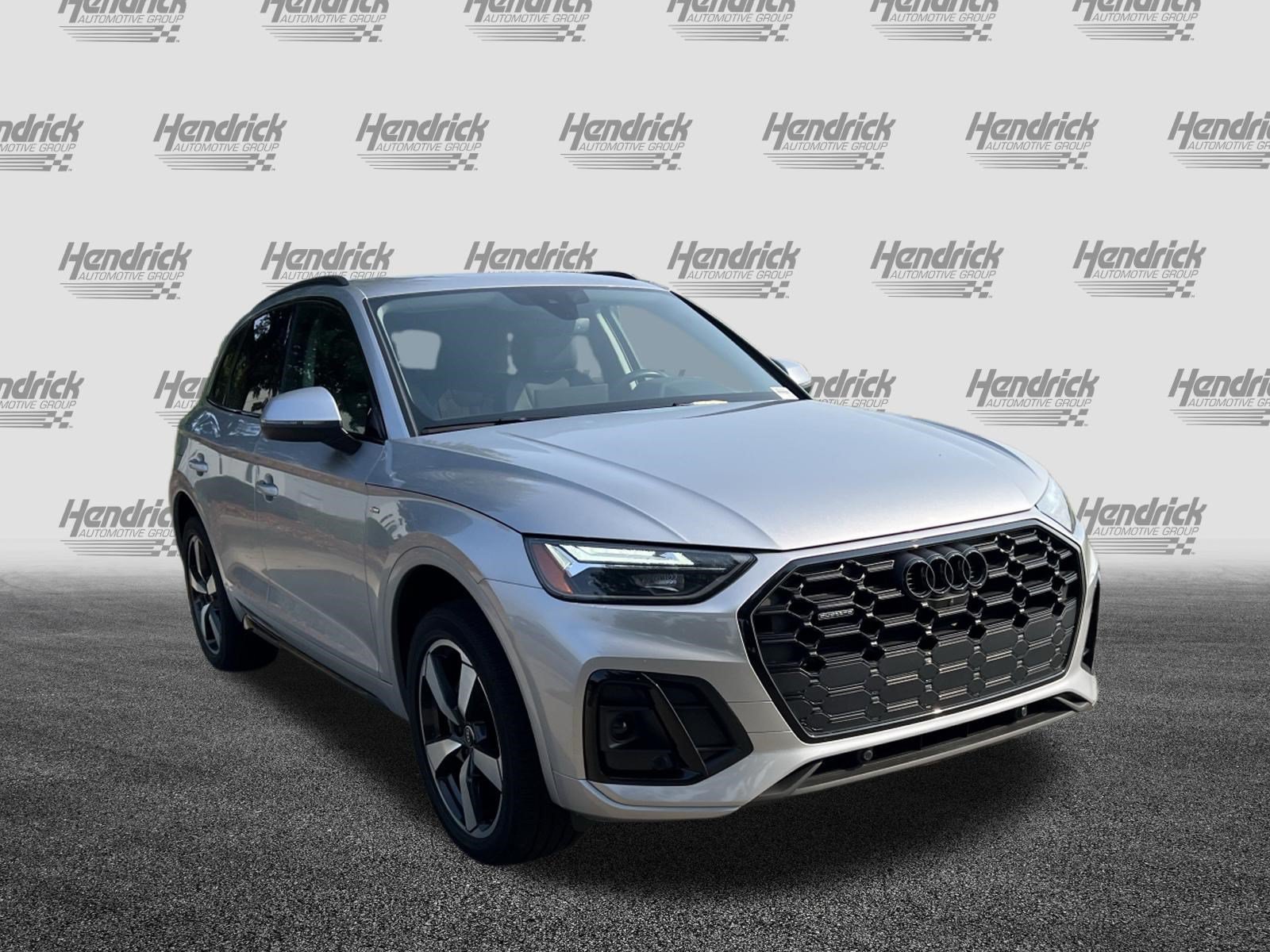 Used 2022 Audi Q5 2.0T Premium Plus w/ Premium Plus Package AWD/4WD image 2