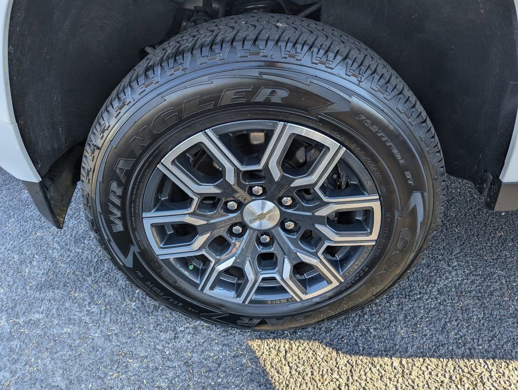 Used 2024 Chevrolet Colorado LT w/ LT Convenience Package III image 26