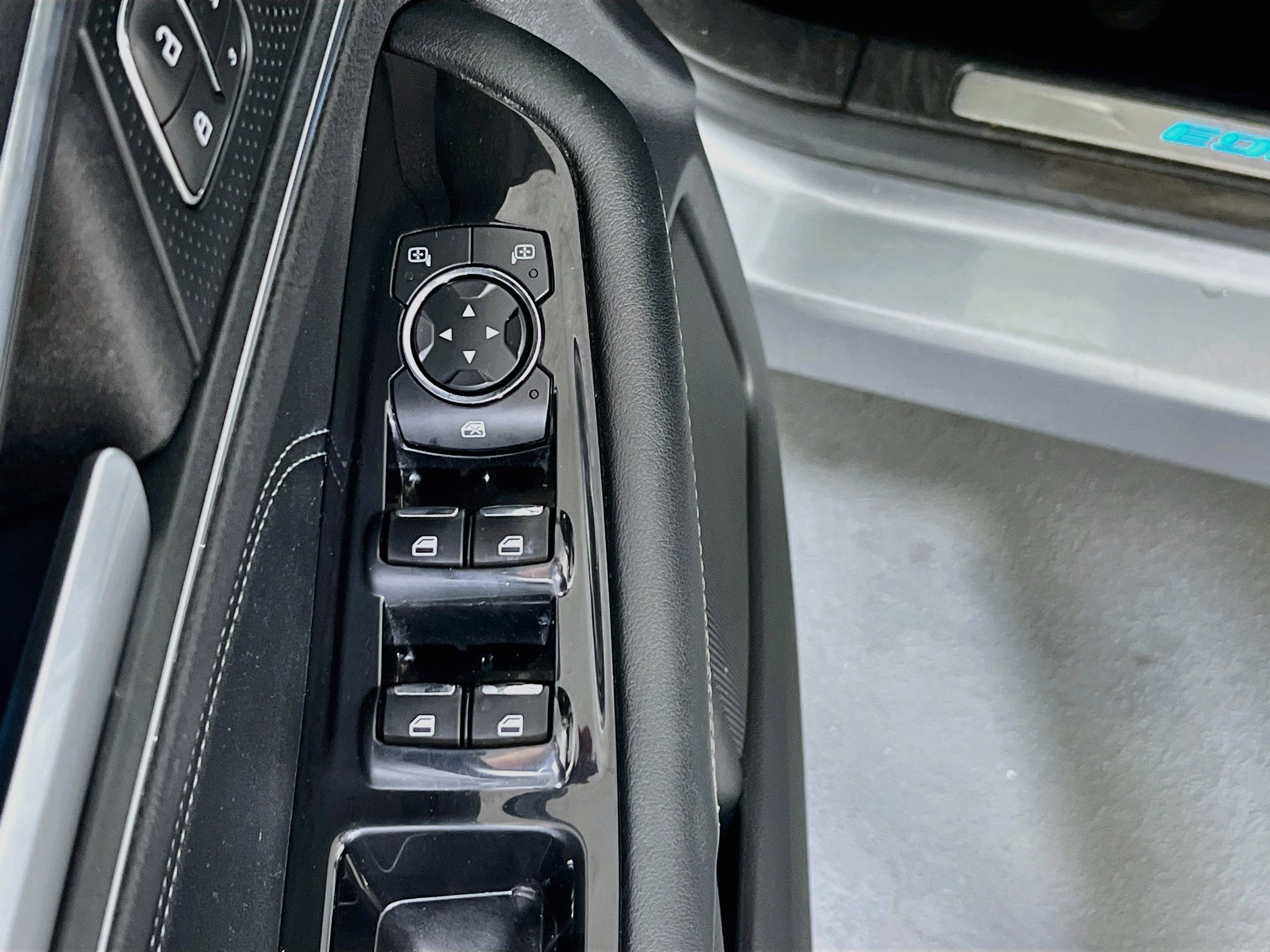 Used 2020 Ford Edge Titanium w/ Equipment Group 301A AWD/4WD image 18