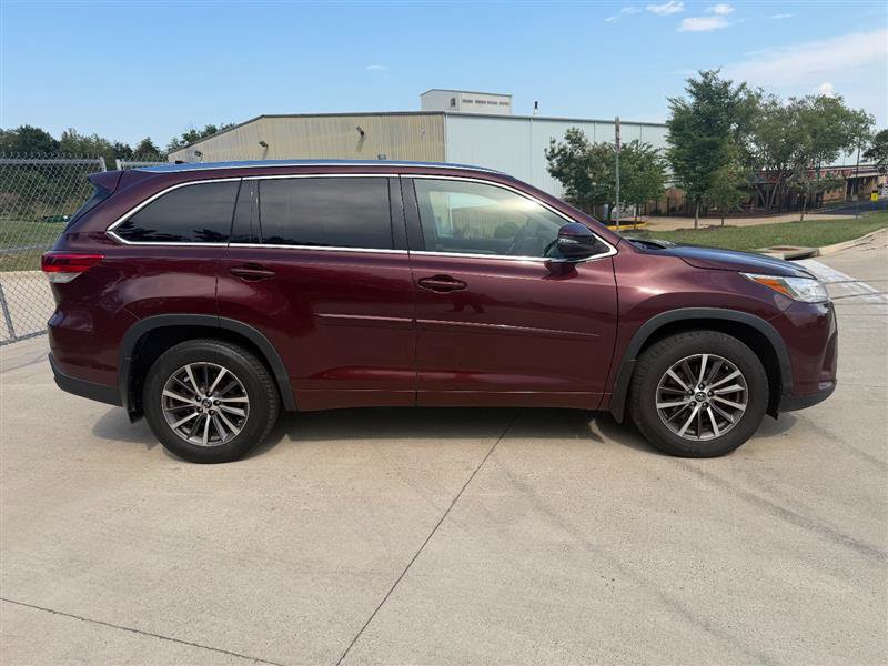 Used 2017 Toyota Highlander XLE w/ Protection Package #3 AWD/4WD image 8