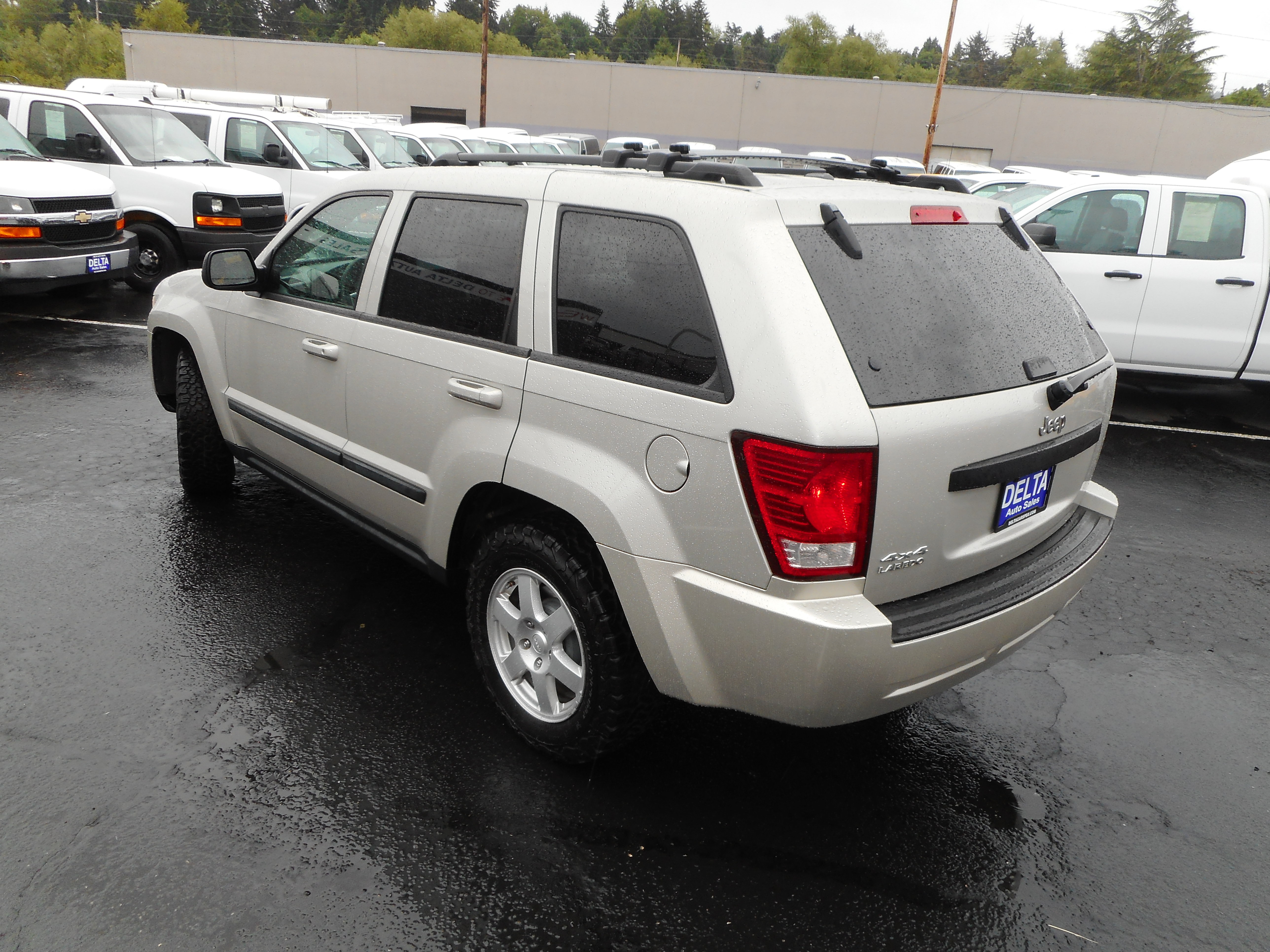 Used 2009 Jeep Grand Cherokee Laredo AWD/4WD image 8