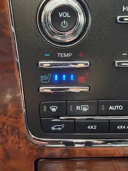 Used 2015 Lincoln Navigator 4WD image 37