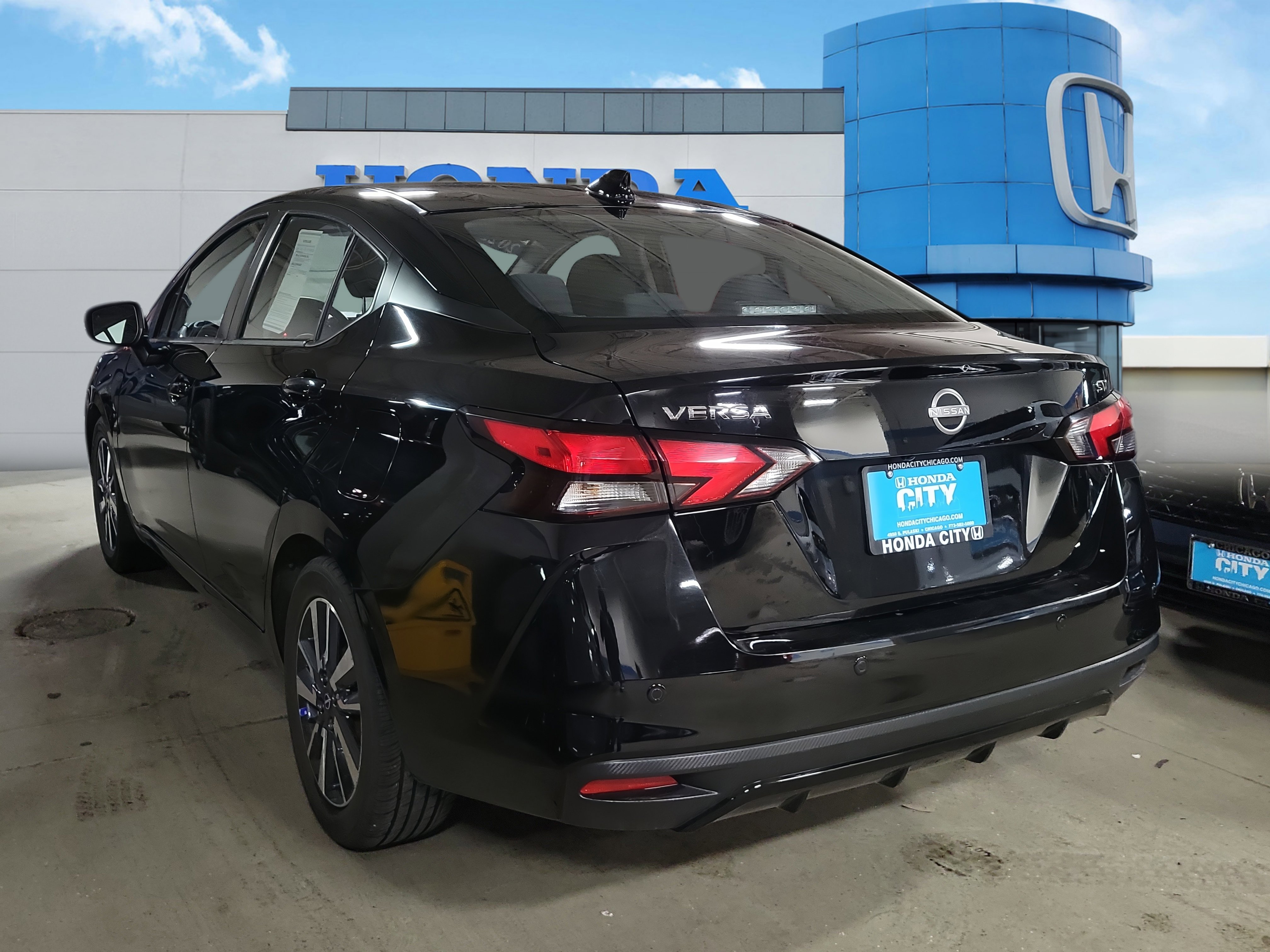 Used 2023 Nissan Versa SV image 4