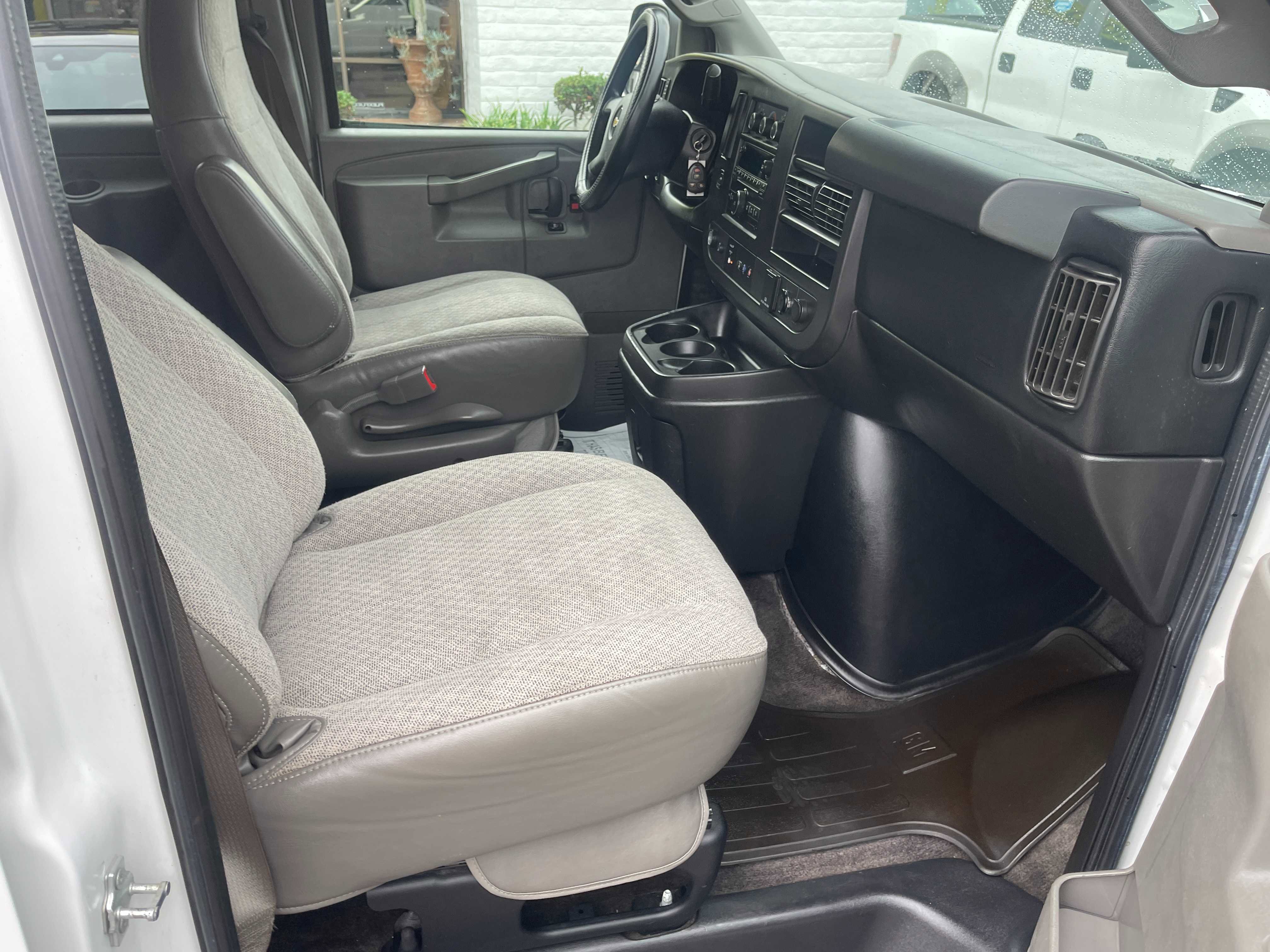 Used 2016 Chevrolet Express 3500 LT w/ LT Preferred Equipment Group image 17