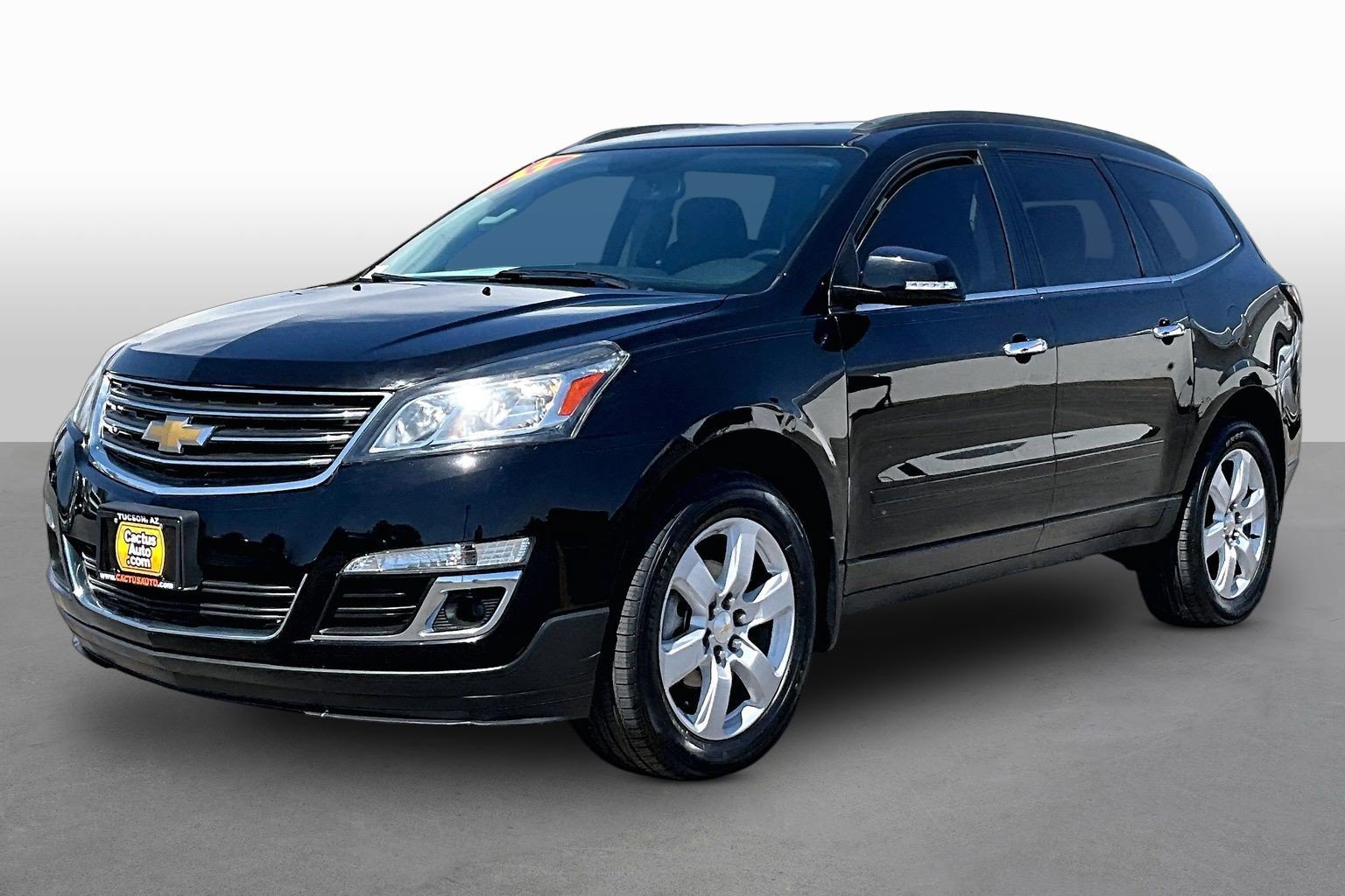 Used 2017 Chevrolet Traverse LT w/ Style and Technology Package FWD image 1