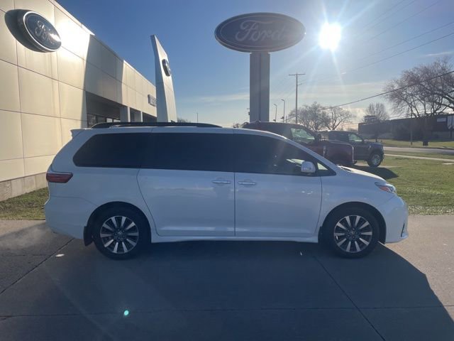 Used 2020 Toyota Sienna XLE image 10
