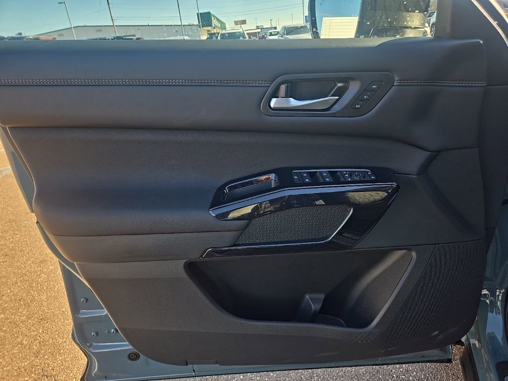 New 2026 Nissan Pathfinder Platinum image 11