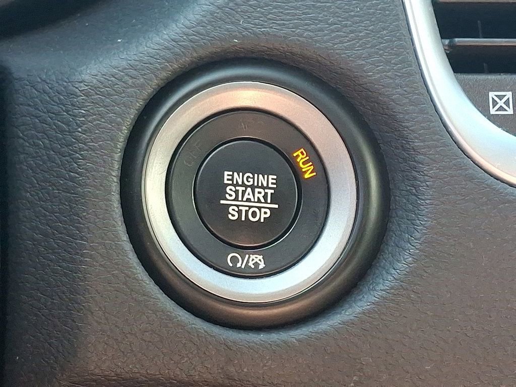 Used 2020 Dodge Durango SXT image 24