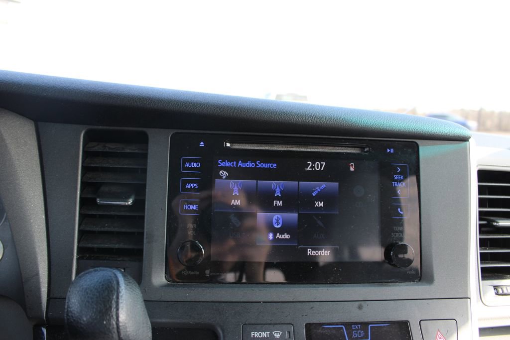 Used 2015 Toyota Sienna LE image 42