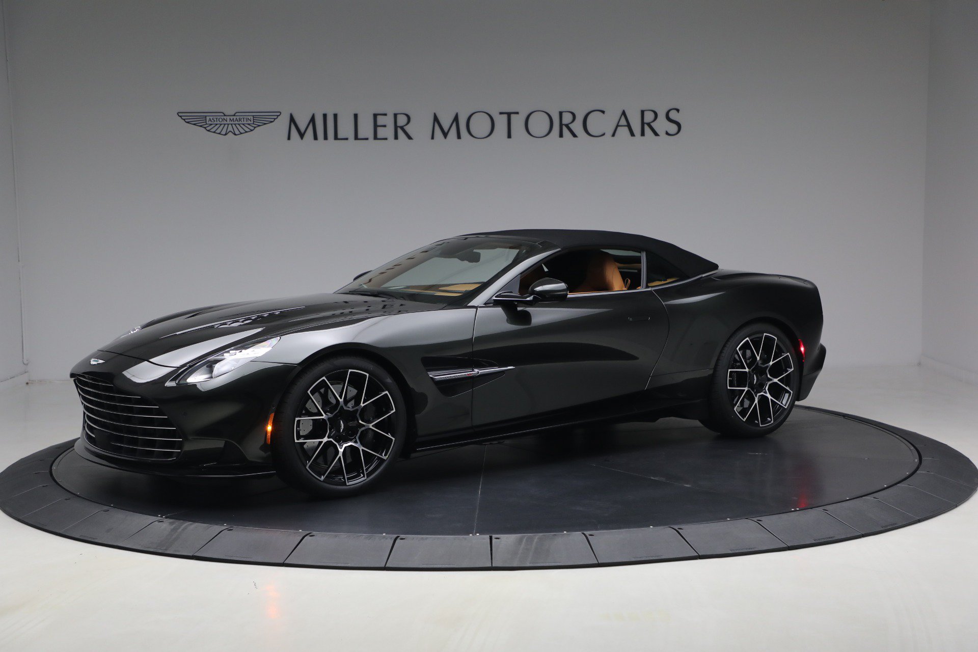 New 2026 Aston Martin Vanquish Convertible RWD image 14