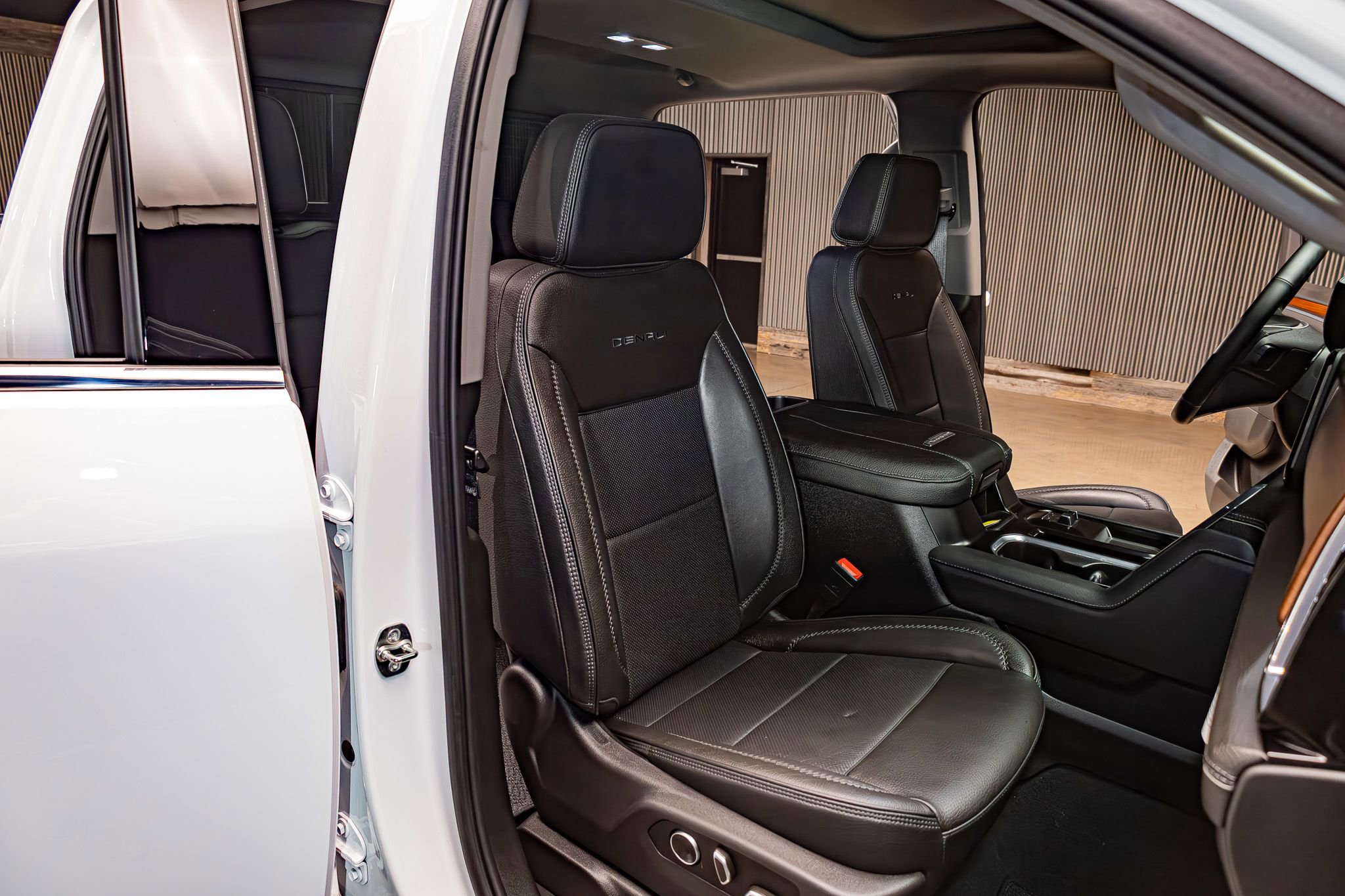 Used 2025 GMC Sierra 3500 Denali w/ Denali Reserve Package AWD/4WD image 30