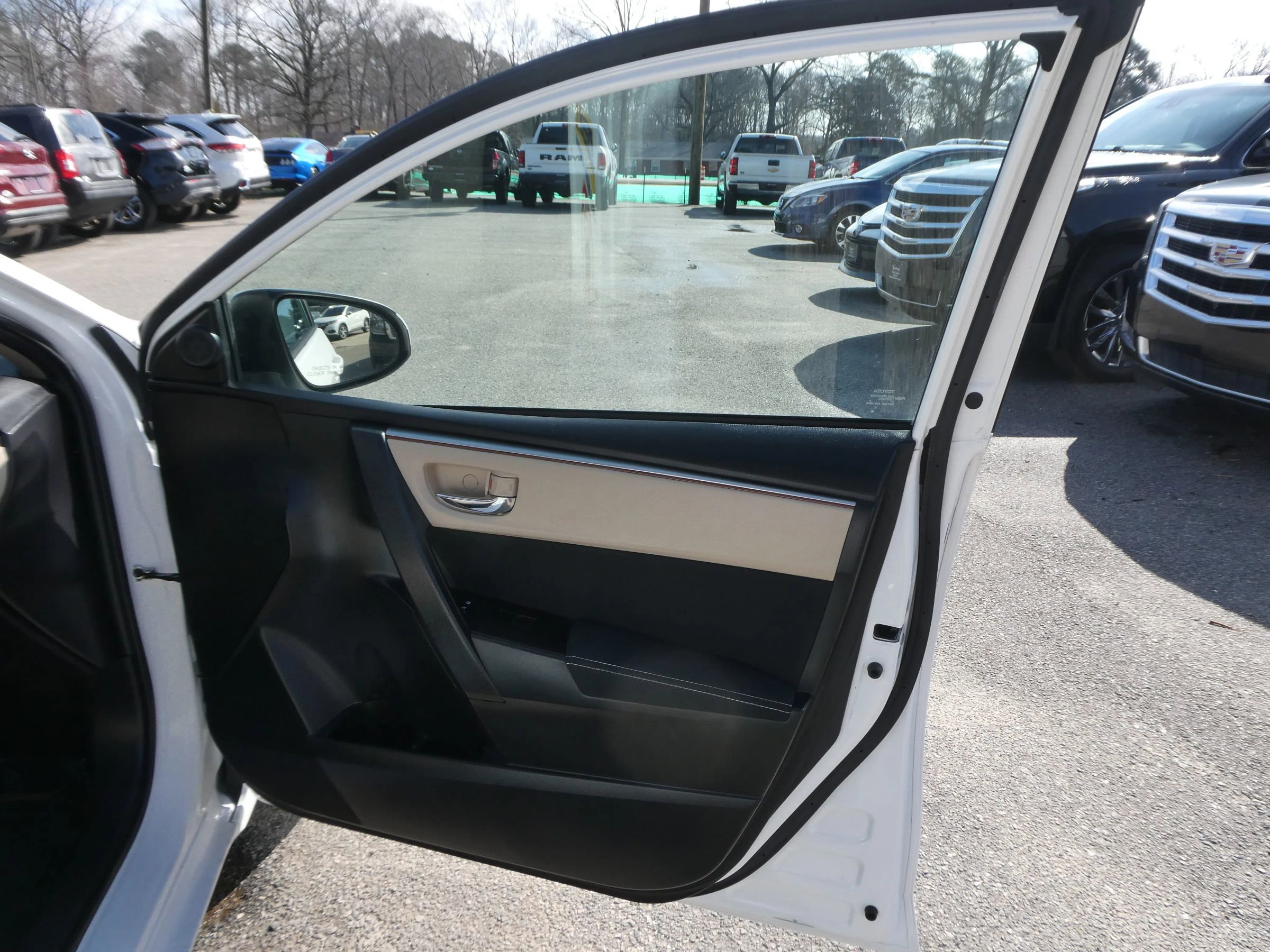 Used 2014 Toyota Corolla LE FWD image 22