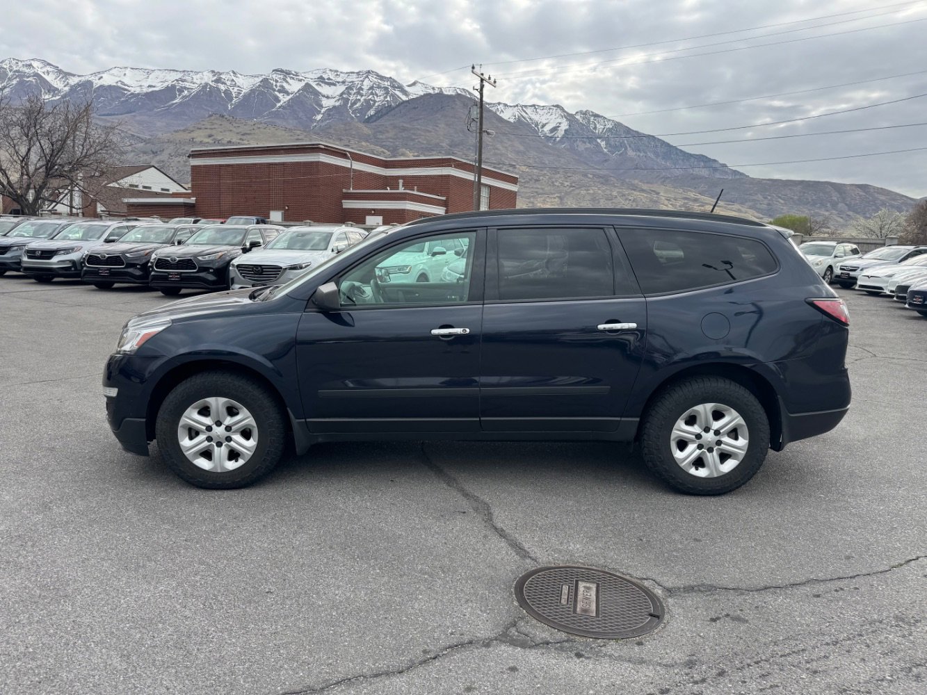 Used 2017 Chevrolet Traverse LS image 2