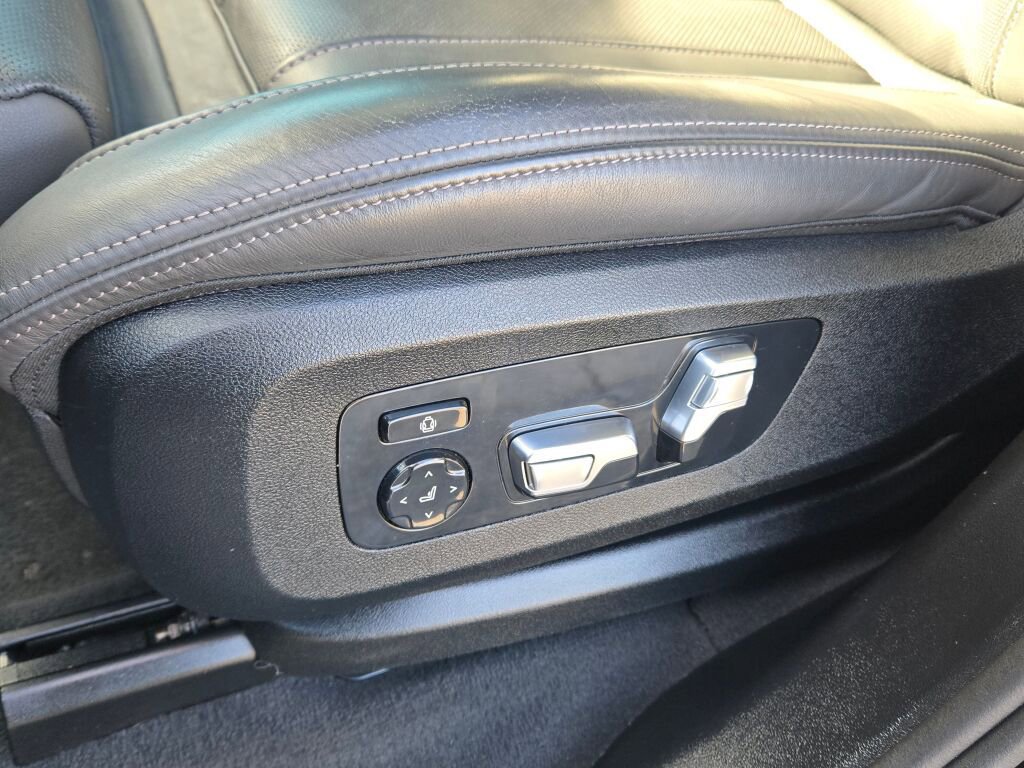 Used 2024 BMW X7 M60i w/ Executive Package image 43